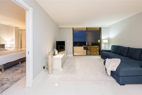 Condominio en venta en Hallandale Beach, Florida, 1 dormitorio, 92.9 m2 № 1330755 - foto 25