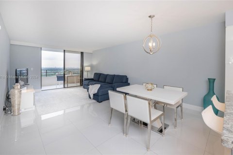 Condominio en venta en Hallandale Beach, Florida, 1 dormitorio, 92.9 m2 № 1330755 - foto 4