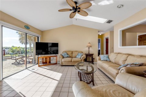 Casa en venta en Edgewater, Florida, 3 dormitorios, 174.1 m2 № 1285009 - foto 9