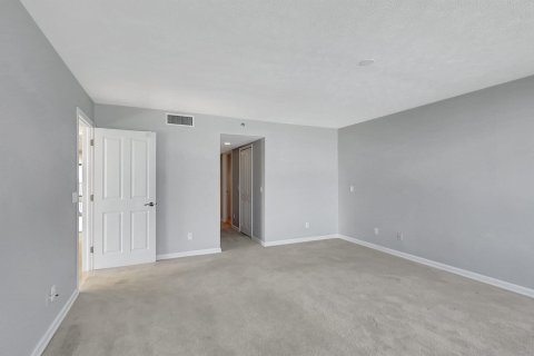 Condo in Hutchinson Island South, Florida, 3 bedrooms  № 914323 - photo 30