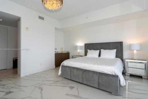 Condominio en venta en Sunny Isles Beach, Florida, 2 dormitorios, 156.82 m2 № 692951 - foto 14