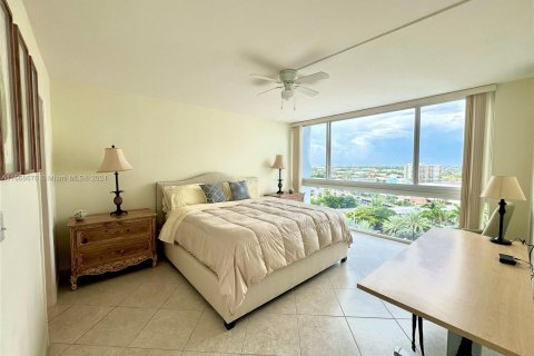 Condo in Fort Lauderdale, Florida, 2 bedrooms  № 1385780 - photo 7