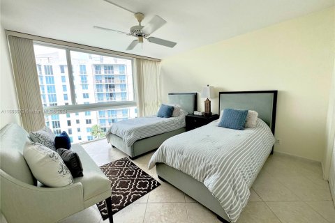 Condo in Fort Lauderdale, Florida, 2 bedrooms  № 1385780 - photo 11