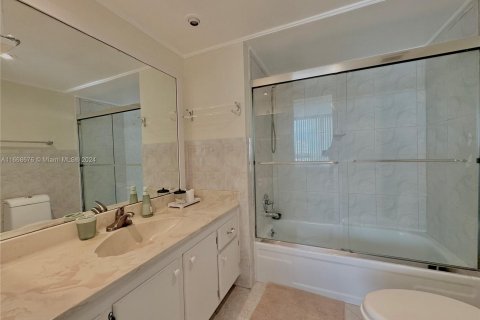 Condo in Fort Lauderdale, Florida, 2 bedrooms  № 1385780 - photo 9