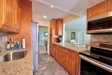 Condo in Fort Lauderdale, Florida, 2 bedrooms  № 1385780 - photo 6