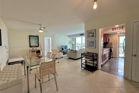 Condo in Fort Lauderdale, Florida, 2 bedrooms  № 1385780 - photo 2