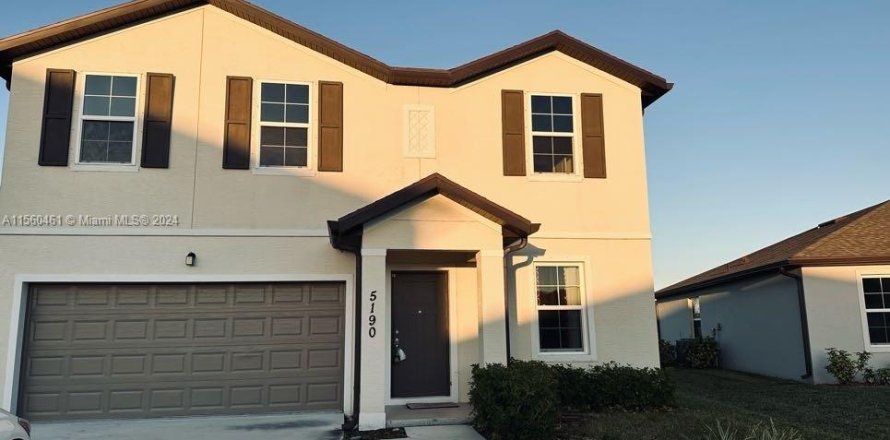 House in St. Lucie, Florida 5 bedrooms, 218.32 sq.m. № 1092547