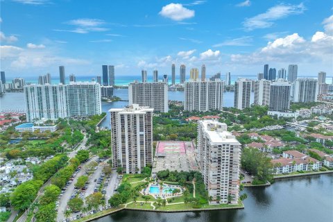 Condo in Aventura, Florida, 3 bedrooms  № 1092546 - photo 27