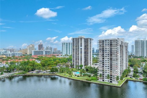 Condo in Aventura, Florida, 3 bedrooms  № 1092546 - photo 28