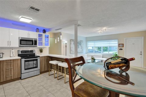 Villa ou maison à vendre à Hallandale Beach, Floride: 3 chambres, 107.4 m2 № 1092509 - photo 15