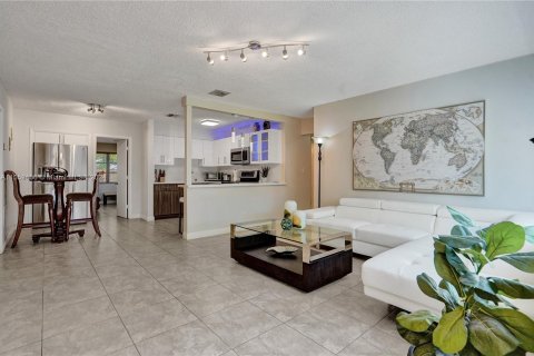 Villa ou maison à vendre à Hallandale Beach, Floride: 3 chambres, 107.4 m2 № 1092509 - photo 6