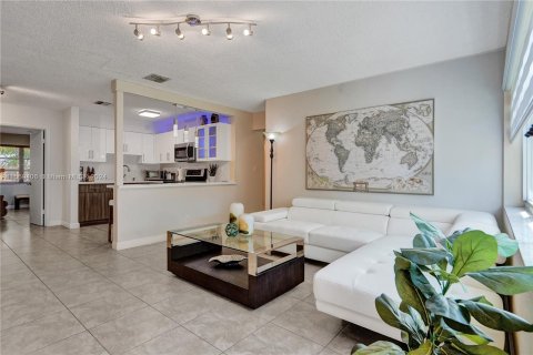 Villa ou maison à vendre à Hallandale Beach, Floride: 3 chambres, 107.4 m2 № 1092509 - photo 5