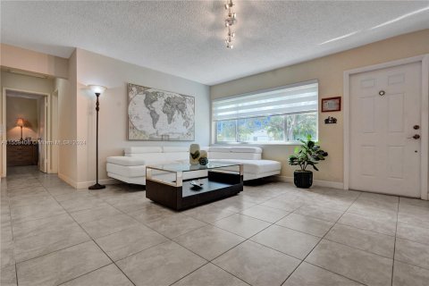 Villa ou maison à vendre à Hallandale Beach, Floride: 3 chambres, 107.4 m2 № 1092509 - photo 4