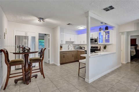 Villa ou maison à vendre à Hallandale Beach, Floride: 3 chambres, 107.4 m2 № 1092509 - photo 7