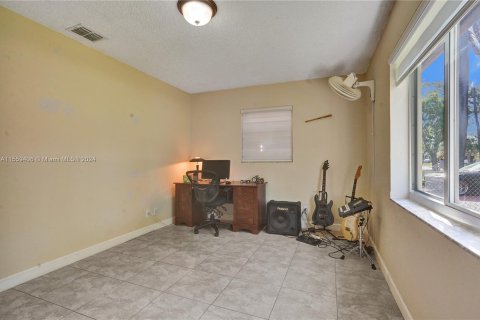 Villa ou maison à vendre à Hallandale Beach, Floride: 3 chambres, 107.4 m2 № 1092509 - photo 18