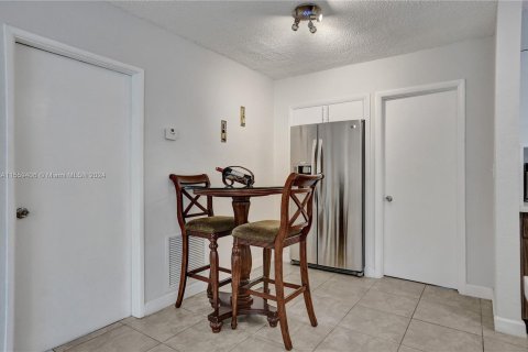 Villa ou maison à vendre à Hallandale Beach, Floride: 3 chambres, 107.4 m2 № 1092509 - photo 8