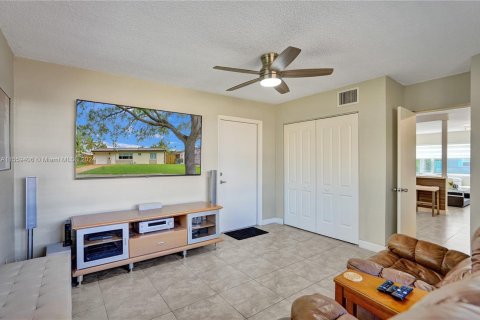 Villa ou maison à vendre à Hallandale Beach, Floride: 3 chambres, 107.4 m2 № 1092509 - photo 30