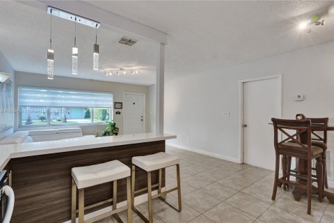 Villa ou maison à vendre à Hallandale Beach, Floride: 3 chambres, 107.4 m2 № 1092509 - photo 14