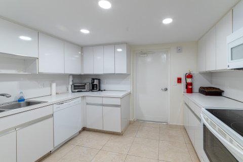 Condo in South Palm Beach, Florida, 2 bedrooms  № 984414 - photo 2