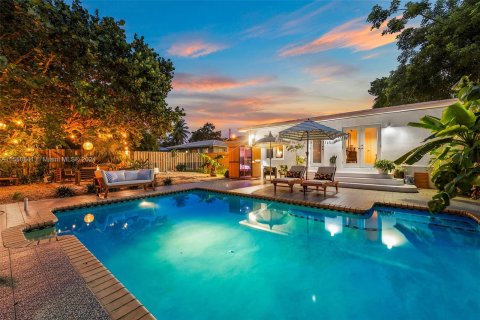Villa ou maison à vendre à Biscayne Park, Floride: 4 chambres, 195.47 m2 № 1095228 - photo 2