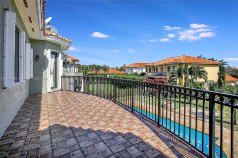 Villa ou maison à vendre à Cutler Bay, Floride: 6 chambres, 468.88 m2 № 993727 - photo 19