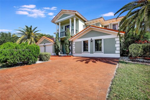 Villa ou maison à vendre à Cutler Bay, Floride: 6 chambres, 468.88 m2 № 993727 - photo 2