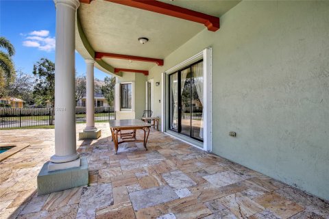 Villa ou maison à vendre à Cutler Bay, Floride: 6 chambres, 468.88 m2 № 993727 - photo 17