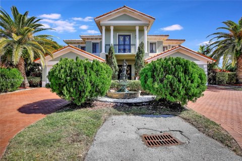 Villa ou maison à vendre à Cutler Bay, Floride: 6 chambres, 468.88 m2 № 993727 - photo 5