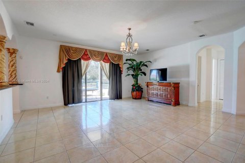 Villa ou maison à vendre à Cutler Bay, Floride: 6 chambres, 468.88 m2 № 993727 - photo 30