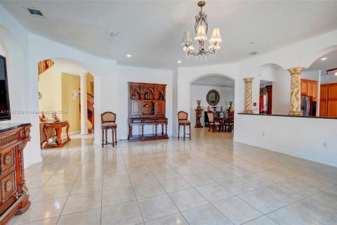 Villa ou maison à vendre à Cutler Bay, Floride: 6 chambres, 468.88 m2 № 993727 - photo 24