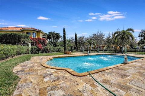 Villa ou maison à vendre à Cutler Bay, Floride: 6 chambres, 468.88 m2 № 993727 - photo 16