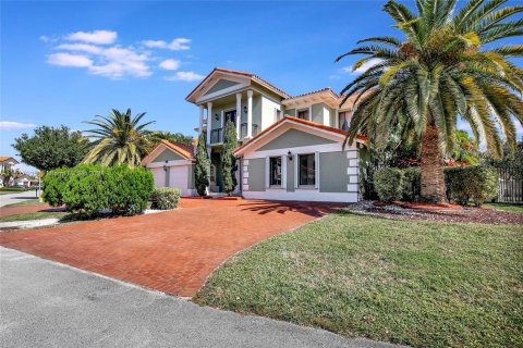 Villa ou maison à vendre à Cutler Bay, Floride: 6 chambres, 468.88 m2 № 993727 - photo 3