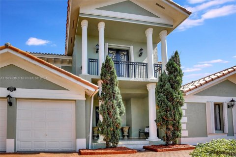Villa ou maison à vendre à Cutler Bay, Floride: 6 chambres, 468.88 m2 № 993727 - photo 7