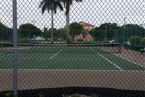 Condo in Pembroke Pines, Florida, 2 bedrooms  № 1395179 - photo 2