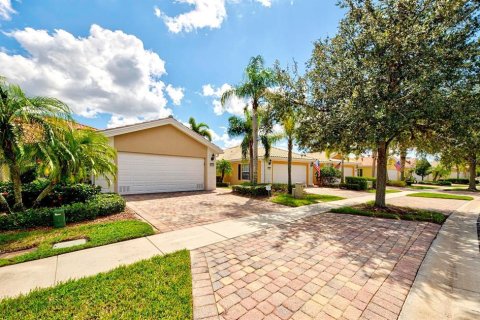 Casa en venta en Palm Bay, Florida, 2 dormitorios, 140.56 m2 № 1247512 - foto 1