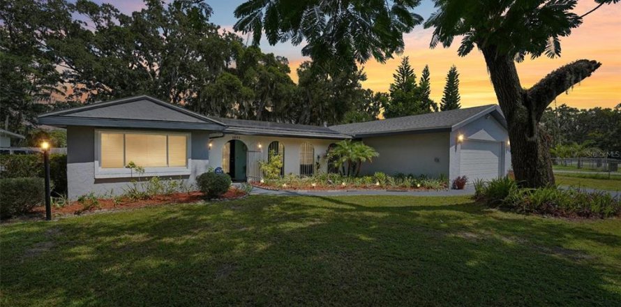 House in Orlando, Florida 3 bedrooms, 189.52 sq.m. № 1376783