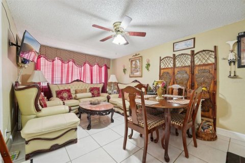 House in Orlando, Florida 3 bedrooms, 189.52 sq.m. № 1376783 - photo 28