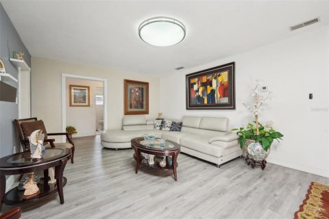 Casa en venta en Orlando, Florida, 3 dormitorios, 189.52 m2 № 1376783 - foto 12