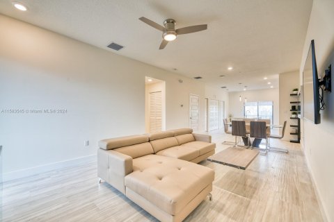 Condominio en venta en Doral, Florida, 2 dormitorios, 99.59 m2 № 1162653 - foto 6