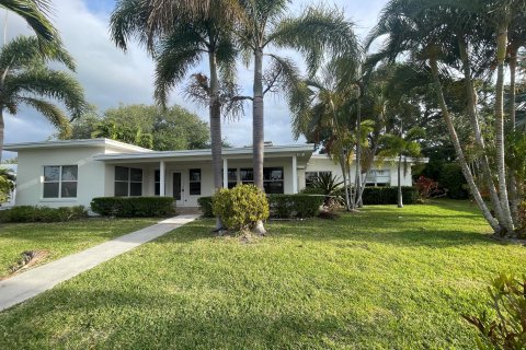 House in Vero Beach, Florida 4 bedrooms, 225.2 sq.m. № 1118995 - photo 2