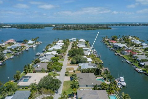 House in Vero Beach, Florida 4 bedrooms, 225.2 sq.m. № 1118995 - photo 18