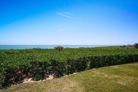 Condo in Hutchinson Island South, Florida, 2 bedrooms  № 1119046 - photo 21