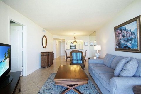 Condo in Hutchinson Island South, Florida, 2 bedrooms  № 1119046 - photo 5