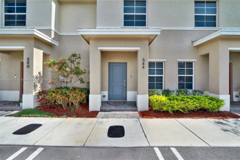 Townhouse in Florida City, Florida 2 bedrooms, 112.23 sq.m. № 1377466 - photo 3