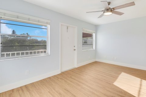 Condo in Stuart, Florida, 1 bedroom  № 1117730 - photo 21