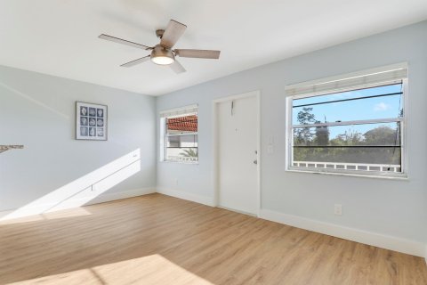 Condo in Stuart, Florida, 1 bedroom  № 1117730 - photo 24