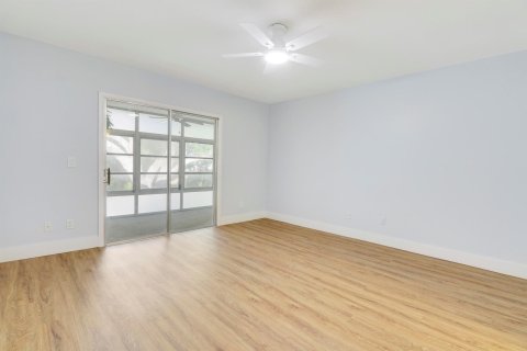 Condo in Stuart, Florida, 1 bedroom  № 1117730 - photo 29