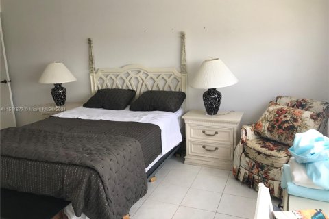 Condominio en venta en Surfside, Florida, 1 dormitorio, 86.31 m2 № 940334 - foto 12