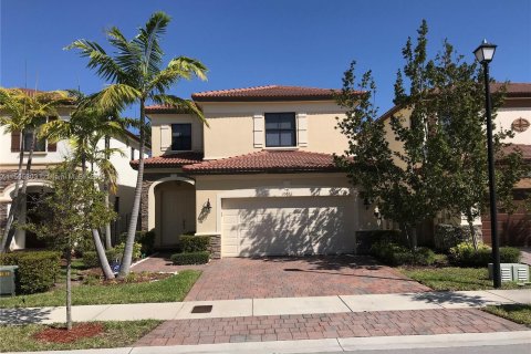 House in Doral, Florida 3 bedrooms, 228.73 sq.m. № 1292690 - photo 6