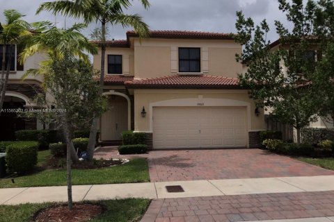 House in Doral, Florida 3 bedrooms, 228.73 sq.m. № 1292690 - photo 5